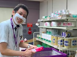 Masker Senyum Pegawai di Jepang Ini Bikin Netizen Kagum