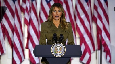Foto: Gaya Militer Melania Trump saat Pidato, Disebut Mirip Fidel Castro