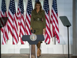 Melania Trump Bergaya Militer di Konvensi Partai Republik, Pidatonya Dipuji