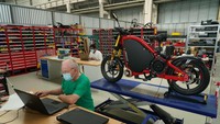 eRockit adalah perusahaan lokal yang memproduksi sepeda berdasarkan pesanan.