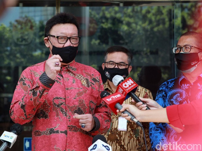 Para menteri dan sejumlah kepala daerah menghadiri Aksi Nasional Pencegahan Korupsi (ANPK) di Gedung KPK, Jakarta, Rabu (26/8/2020). Tampak hadir seperti Kepala Staf Kepresidenan Moeldoko, Menteri Agraria Sofyan Djalil, Menteri PAN-RB Tjahjo Kumolo, Menteri PUPR Basuki Hadimuljono, Gubernur DIY Sultan HB X dan Gubernur Sulsel Nurdin Abdullah. Presiden dan Wapres menghadiri acara ini secara daring. Salah satu acara ANPK tersebut yakni paparan capaian aksi dalam program Strategi Nasional Pencegahan Korupsi (Stranas PK).