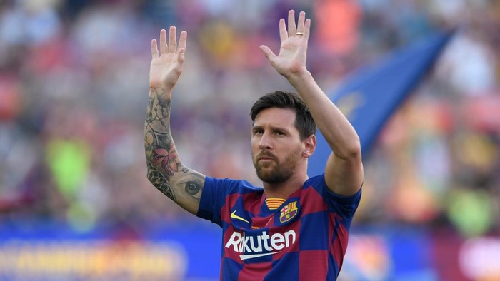 (FILES) In this file photo taken on August 4, 2019 Barcelonas Argentinian forward Lionel Messi waves before the 54th Joan Gamper Trophy friendly football match between Barcelona and Arsenal at the Camp Nou stadium in Barcelona. - Six-time Ballon dOr winner Lionel Messi told Barcelona he wants to leave -- on a free transfer -- in a bombshell fax yesterday that is expected to spark a legal battle over a buy-out clause worth hundreds of millions of dollars. (Photo by Josep LAGO / AFP)