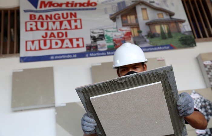 Mortindo Semen Instan Karya Anak Bangsa Semen instan atau yang dikenal dengan semen mortar, semakin dibutuhkan masyarakat Indonesia. Semen instan saat ini sudah menjadi bahan bangunan primer di banyak aplikasi bangunan dan infrastruktur yang memiliki keunggulan lebih praktis, berkualitas, dan efisien dan mudah di aplikasikan.
