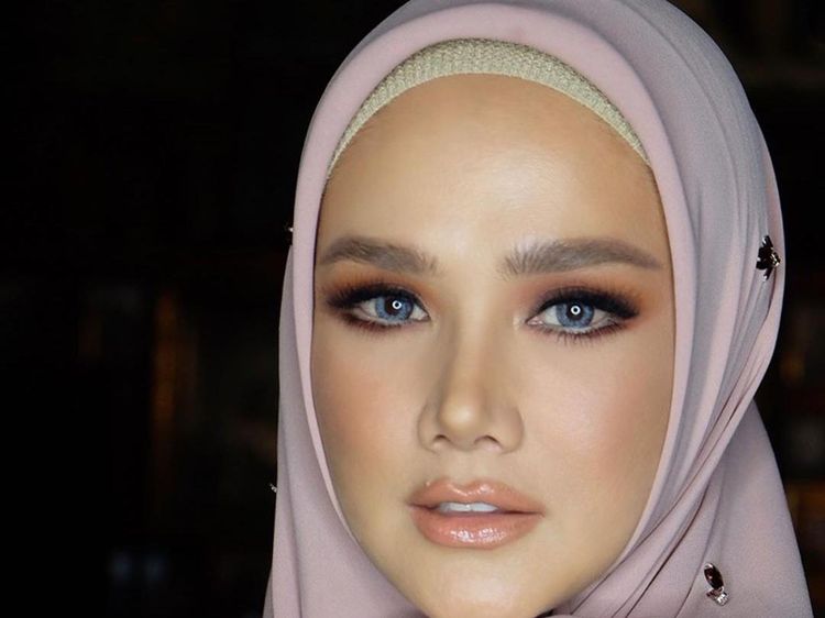 5 Foto Mulan Jameela yang Cantik Tapi Disebut Netizen Punya Aura Mistis