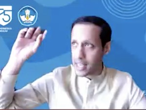 Nadiem Beri Penghargaan Khusus untuk Para Guru Luar Biasa