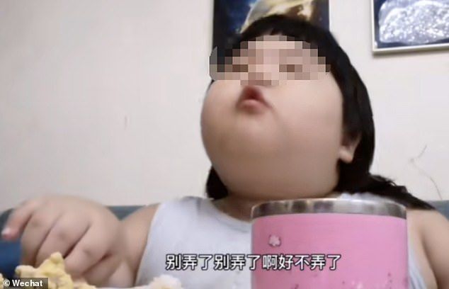 Orang Tua Paksa Anaknya Makan Banyak Demi Konten Video Online