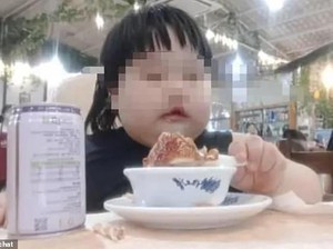 Pelayan Dipecat Usai Bagikan Tips Beli Minuman dan Orang Tua Paksa Anaknya Makan