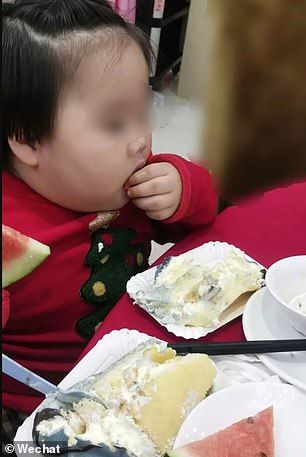Orang Tua Paksa Anaknya Makan Banyak Demi Konten Video Online