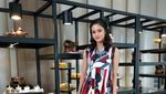 Intip Gaya Mewah dan Elegan Ovi Dian saat Kulineran