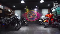 Ada juga koleksi motor Ovi Dian. Foto: YouTube Boy William
