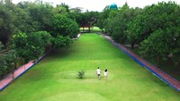 Ini dia lapangan golf pribadi milik keluarga Ovi Dian. Foto: YouTube Boy William