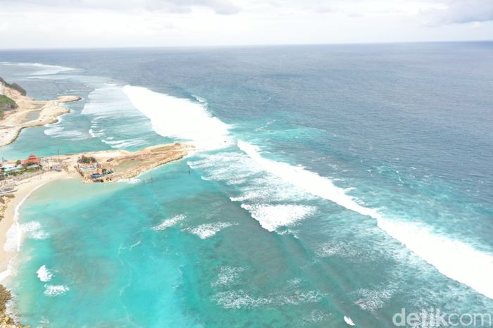 Foto Drone: Pantai Melasti Bali dari Ketinggian - Foto 2