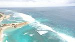 Foto Drone: Pantai Melasti Bali dari Ketinggian