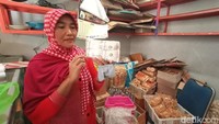 Terpisah, Kasubag TU Perparkiran dan Terminal pada Dinas Perhubungan Kudus, Reno Agung menjelaskan dengan dibukanya Terminal Wisata Religi Bakalan Krapyak Kudus juga berdampak pada pedagang yang berjualan. Karena sejak enam bulan lamanya, puluhan pedagang di terminal wisata tidak bisa berjualan.