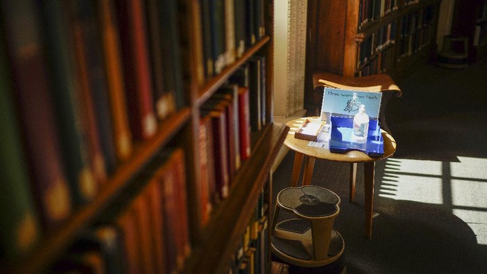 OXFORD, ENGLAND - AUGUST 25: A hand sanitising station stands next to books in the Radcliffe Camera at the Bodleian Libraries on August 25, 2020 in Oxford, England. The world famous libraries closed in mid-March due to the coronavirus pandemic. After putting in strict social distancing measures the Oxford University Libraries have partially opened for students and academics. A gradual reopening to the public, via online booking, begins on September 1.  (Photo by Christopher Furlong/Getty Images)