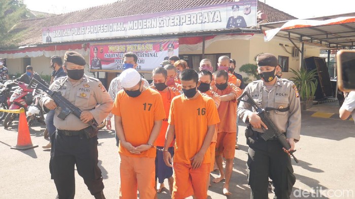 Polisi bekuk belasan pelaku curanmor dan pembobol rumah