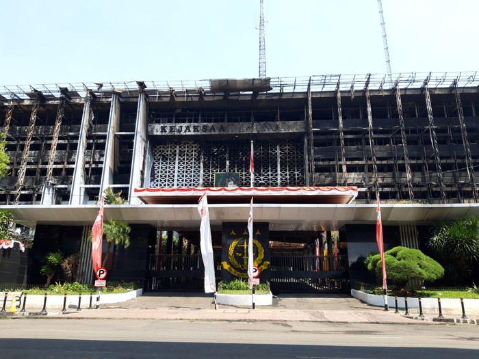 Polisi olah TKP Kebakaran Gedung Kejagung (Foto: Rahel/detikcom)