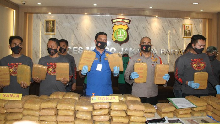 Polres Jakbar Sita 157 Kg Ganja dari Jaringan di Solok Sumbar