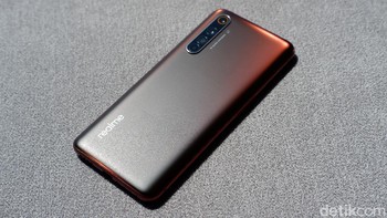 Hadir dalam dua varian warna. Ini adalah versi Rush Red Foto: Adi Fida Rahman/detikINET