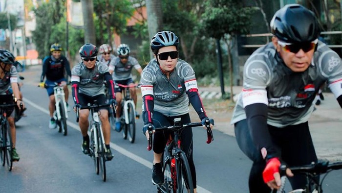 Ribuan Peserta Ikuti Balap Sepeda Virtual Ribuan peserta mengikuti balap sepeda virtual dalam PRURide Indonesia 2020. Para peserta dapat memilih kategori Gran Fondo (135 km) atau Medio Fondo (70 km).