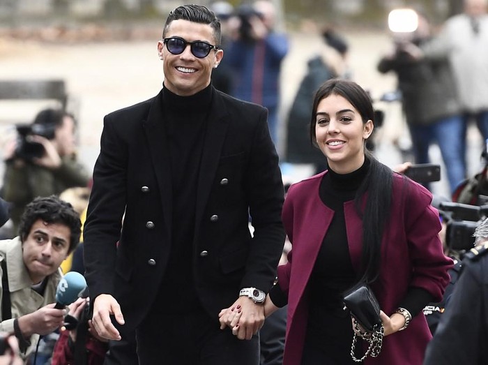 Ronaldo Georgina Juventus forward and former Real Madrid player Cristiano Ronaldo arrives with his Spanish girlfriend Georgina Rodriguez to attend a court hearing for tax evasion in Madrid on January 22, 2019. - Ronaldo is expected to be given a hefty fine after Spanish tax authorities and the players advisors made a deal to settle claims he hid income generated from image rights when he played for Real Madrid. (Photo by PIERRE-PHILIPPE MARCOU / AFP)