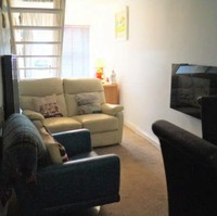 Rumah ini letaknya terselip di tengah-tengah dua rumah lainnya. Walaupun demikian, bagian dalam rumah ini cukup nyaman. Foto: dok. Wales News Service