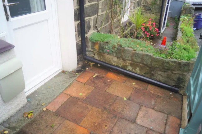 Rumah ini memiliki panjang sekitar 6.7 meter. Walaupun ukurannya yang tidak luas dan cukup sempit, tetapi bagian dalamnya cukup nyaman. Bagaimana menurutmu? Foto: dok. Wales News Service