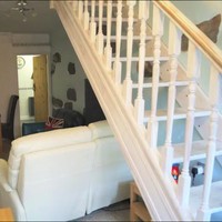 Rumah ini terletak di dekat dekat pantai yang cukup populer di sana, yaitu Sandy Beach. Jika kamu merasa bosan dan ingin bersantai di luar, kamu juga tidak perlu khawatir karena rumah ini memiliki halaman luar yang bisa kamu jadikan tempat bersantai. Foto: dok. Wales News Service