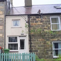 Rumah yang sering disebut Ty Ni ini adalah salah satu rumah terkecil di Inggris. Rumah ini memiliki lebar hanya 2,1 meter. Foto: dok. Wales News Service