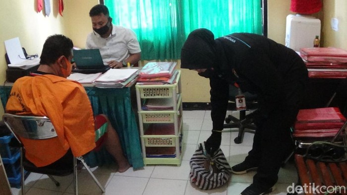 suami bakar istri