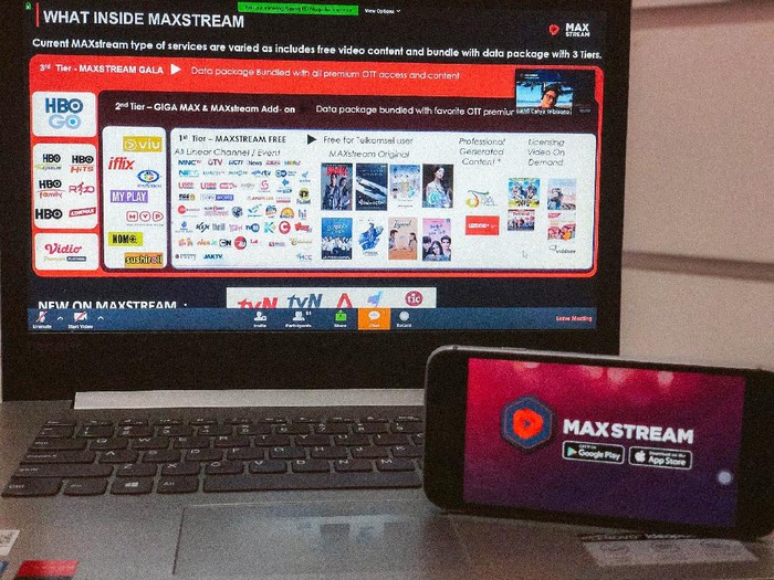 Untuk menghadirkan konten yang beragam di platform video on demand MAXstream, Telkomsel menghadirkan konser musik digital hingga wisuda online.