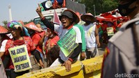 Aksi ini merupakan tindak lanjut belum adanya respons kementerian yang sudah ditunggu selama dua minggu terkait dalam penyelesaian kasus konflik agraria yang di Medan, Sumut.