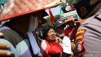 Serikat petani menyampaikan dua hal, yakni meminta Presiden Joko Widodo memerintahkan kementerian terkait untu mengembalikan tanah yang telah dirampas oleh PTPN sebagai perusahaan negara.
