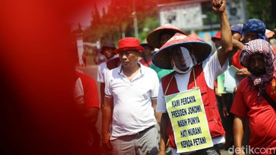 Foto-foto Petani Medan Geruduk Istana Negara