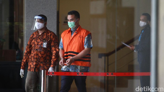 Tersangka Suap Gratifikasi Rp 46 Miliar Kembali Diperiksa KPK KPK kembali memeriksa Rezky Herbiyono terkait kasus korupsi yang menjerat eks Sekretaris MA Nurhadi.