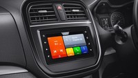 Terdapat fitur-fitur seperti keyless engine start, AC otomatis, cruise control, kaca spion elektrik dan head unit layar sentuh dengan dukungan Android Auto dan Apple CarPlay. Foto: Dok. Toyota