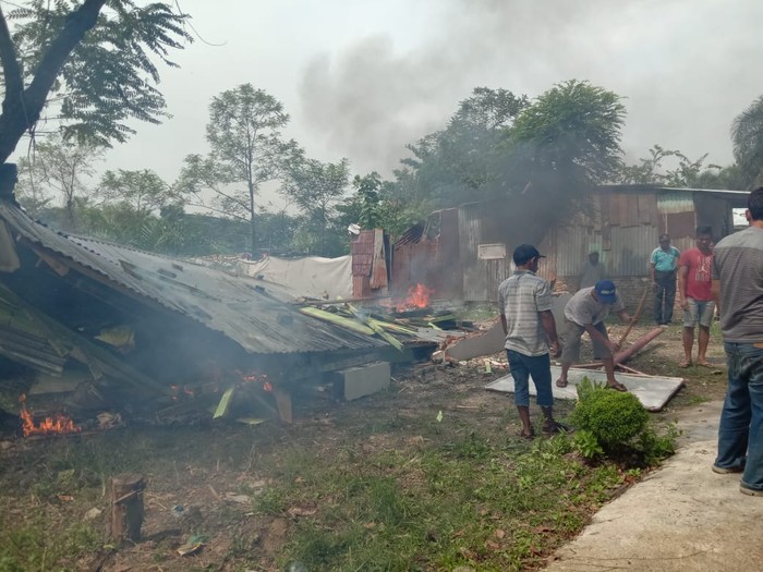 Warga di Medan protes soal klaim tanah Grand Sultan (Ahmad Arfah-detikcom)