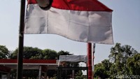 Selain memasang peti mati, nantinya tabel yang berada di bagian bawah tugu peti mati itu akan menampilkan data terkait kasus positif maupun kasus meninggal akibat COVID-19 setiap harinya.