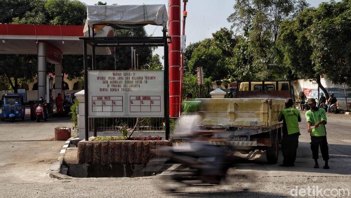 Waspada COVID-19, Tugu Peti Mati Mejeng di Pademangan Barat Tugu peti mati terlihat di kawasan Pademangan Barat, Jakarta Utara. Kehadiran tugu peti mati tersebut untuk mengingatkan masyarakat akan bahaya COVID-19.