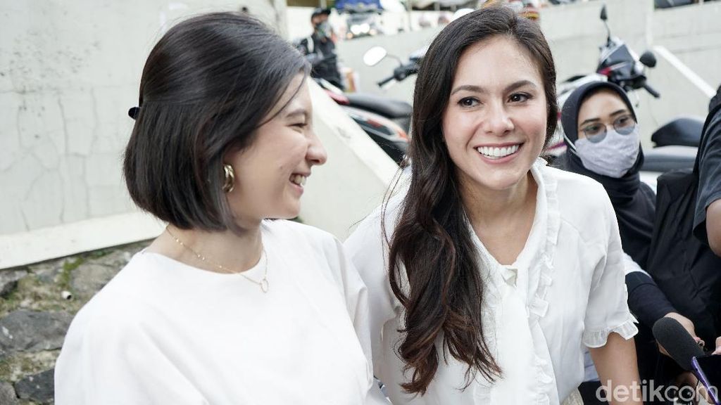 Video: Ungkapan Hati Shaloom Razade untuk Wulan Guritno di Hari Ibu