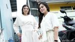 Gaya Kompak Wulan Guritno dan Shaloom Razade, Mirip Kakak-Adik