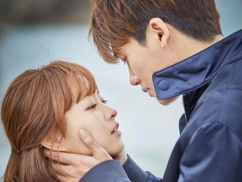 10 Adegan Ciuman  di Drama Korea  yang Paling Berkesan