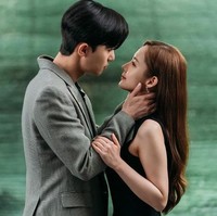 Park Seo Joon dan Park Min Young berada di urutan kedelapan survei Pasangan Drama Korea Terfavorit 2020. Bukan hanya terfavorit, aktor dan aktris yang beradu akting dalam drakor  Whats Wrong With Secretary Kim itu juga kerap dinobatkan sebagai pasangan dengan adegan ciuman terpanas. Foto: Dok. Internet