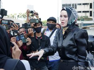 Angel Lelga Lawan Vicky Prasetyo yang Menudingnya Doyan Bawa Laki-laki ke Rumah