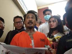 Tanpa Masker Jerinx SID Titip Salam untuk Gubernur Koster