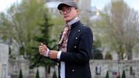 Barli Asmara cukup aktif di media sosial. Tak hanya mengunggah karya-karya, Barli juga kerap memposting liburannya. (Barli Asmara/Instagram)
