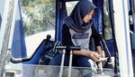 Berkenalan dengan Devita, Si Operator Ekskavator di Lereng Merapi