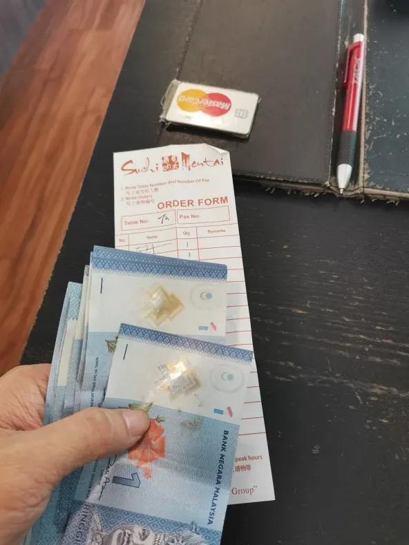 Bocah belikan ibunya sushi pakai uang tabungan