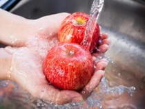 Stop Percaya 5 Mitos Cuci Buah dan Sayuran, Ini Faktanya!
