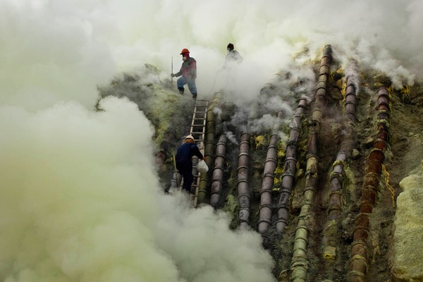 Taman bumi atau Geopark Ijen, cakupannya meliputi 3 aspek. Yakni biodiversity, geologi, serta culture. Untuk Bondowoso ada 14 titik yang diproyeksikan untuk mendukung geopark tersebut. Getty Images/Ulet Ifansasti Taman bumi atau Geopark Ijen, cakupannya meliputi 3 aspek. Yakni biodiversity, geologi, serta culture. Untuk Bondowoso ada 14 titik yang diproyeksikan untuk mendukung geopark tersebut. Getty Images/Ulet Ifansasti